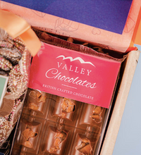 Load the image into the Gallery viewer, Hamper "Congratulations" Hello Kitty Sweet Pink Spumante Rosè