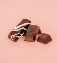 Load the image into the Gallery viewer, Hamper "Sent With Love" Hello Kitty Sweet Pink Spumante Rosè