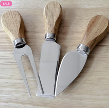 Load the image into the Gallery viewer, Hello Kitty Wine & Personalised Heart Cheese Board Set