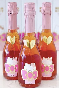 Hello Kitty Sweet Pink Spumante Rosè teddy bear holding a heart with "I love you"